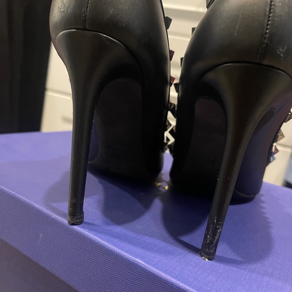 100% Authentic Valentino Noir Rockstud Pumps - 37 - Picture 6 of 12